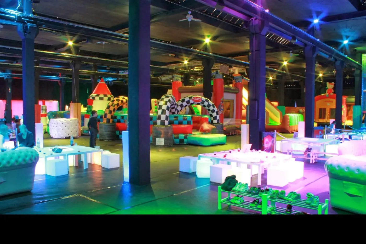 Espace détente au bord de la zone de jeux